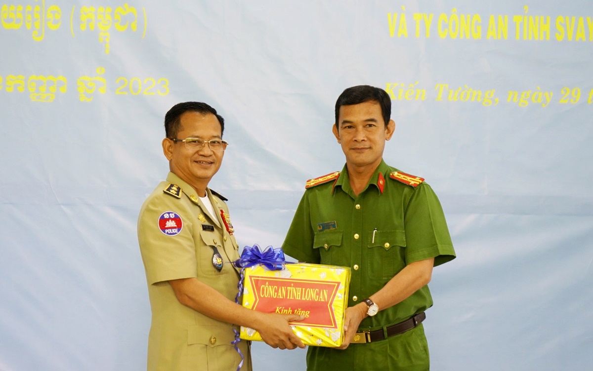 Công an tỉnh Long An (Việt Nam) và Ty Công an tỉnh Svay Riêng (Vương quốc Campuchia) hợp tác phòng chống tội phạm về ma túy