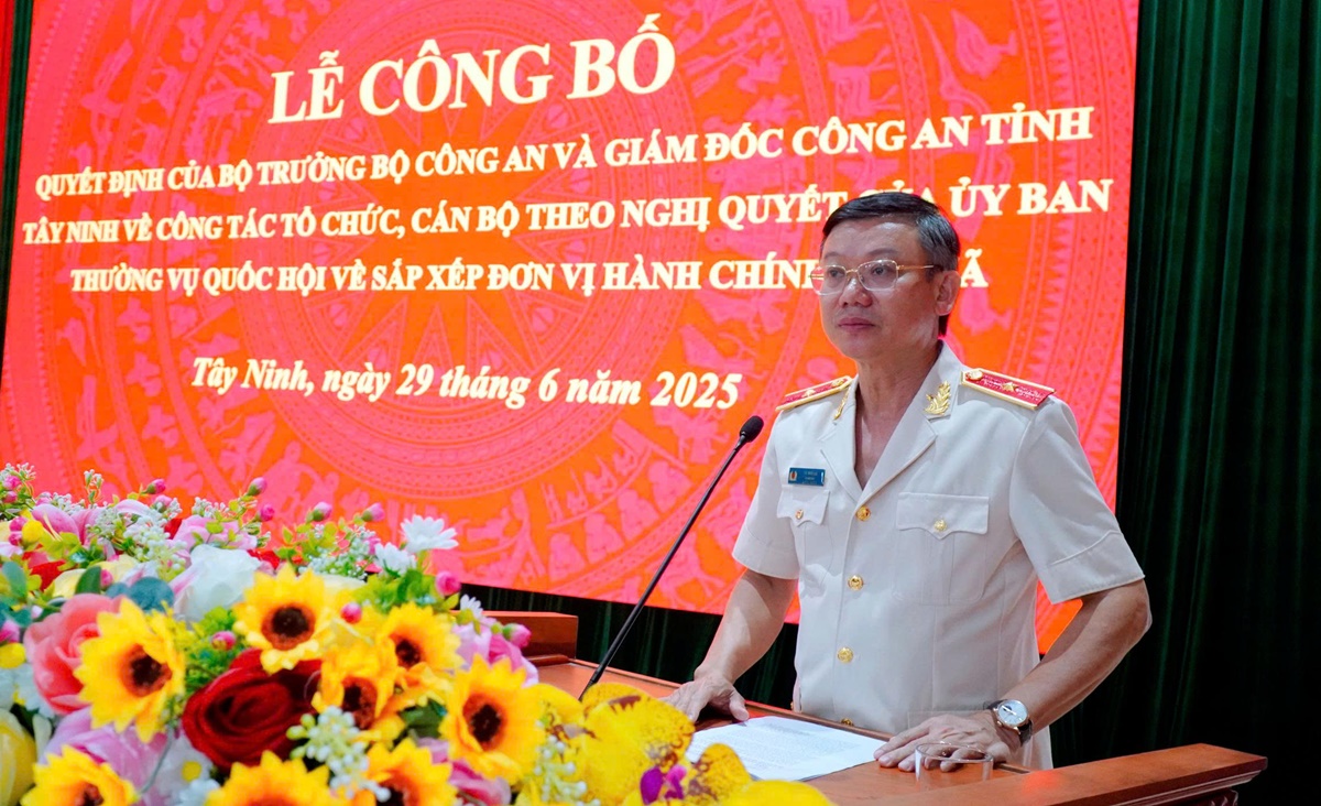 Công bố Quyết định của Bộ trưởng Bộ Công an và Giám đốc Công an tỉnh về tổ chức, cán bộ theo Nghị quyết của Quốc hội về sắp xếp đơn vị hành chính cấp xã
