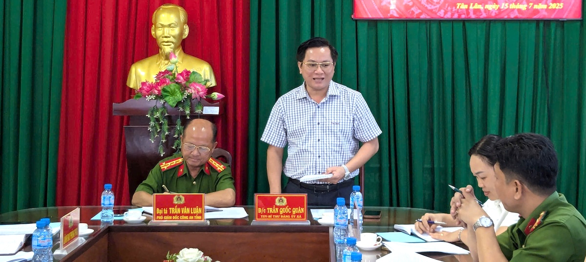 Phó Giám đốc Công an tỉnh thăm và làm việc với Công an xã Tân Lân
