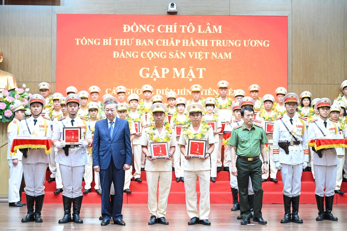 Công an tỉnh Tây Ninh có 01 tập thể và 04 cá nhân được tuyên dương tại Đại hội Thi đua "Vì an ninh Tổ quốc" lần thứ IX