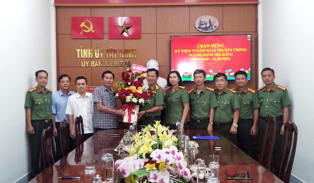 Công an tỉnh Tây Ninh chúc mừng kỉ niệm 77 năm ngày truyền thống kiểm tra Đảng