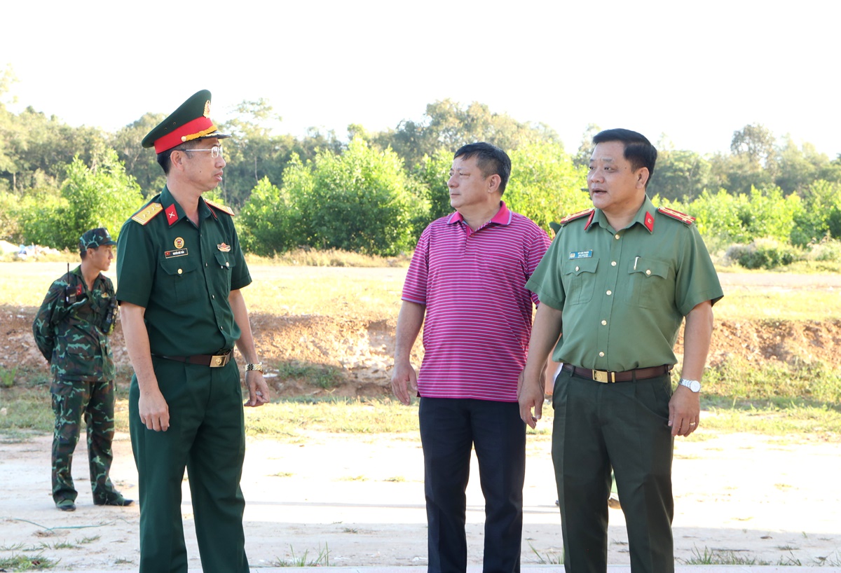 Đại tá Lê Văn Thuận kiểm tra công tác đảm bảo an ninh, trật tự dịp Lễ Công bố khai trương hoạt động Cửa khẩu quốc tế
