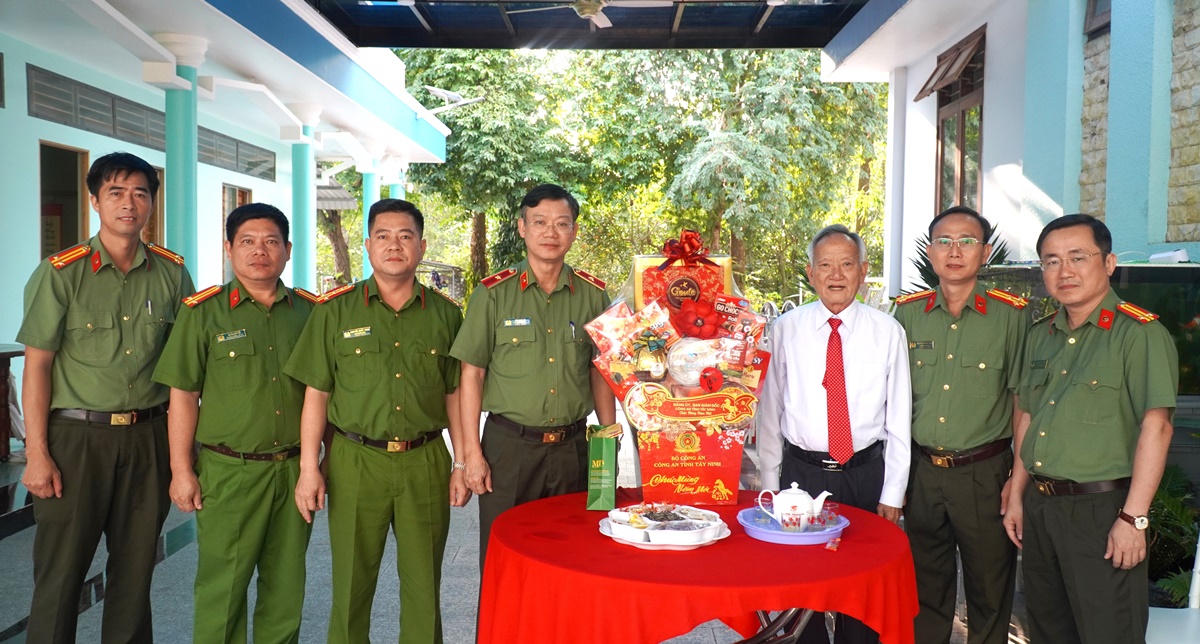 Giám đốc Công an tỉnh thăm, chúc Tết Nguyên đán Bính Ngọ 2026