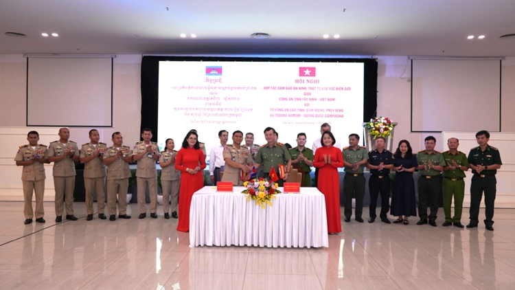 Hợp tác phòng, chống tội phạm, đảm bảo an ninh, trật tự khu vực biên giới giữa Công an tỉnh Tây Ninh với Ty Công an các tỉnh Campuchia giáp biên