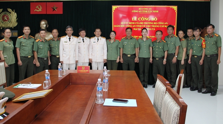 Công an tỉnh Tây Ninh tổ chức Lễ công bố Quyết định của Bộ trưởng Bộ Công an, Giám đốc Công an tỉnh về việc thăng cấp bậc hàm