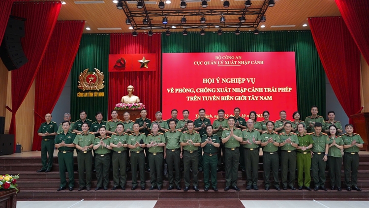 Phối hợp nâng cao hiệu quả phòng, chống xuất nhập cảnh trái phép trên tuyến biên giới Tây Nam