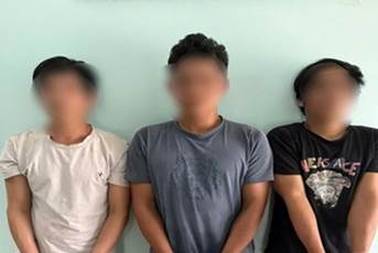 A group of people standing in front of a wall

AI-generated content may be incorrect.